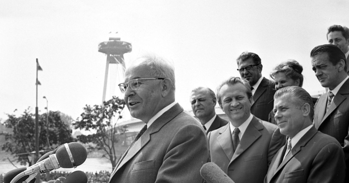 Čo píšu antikomunisti z Ústavu pamäti národa o socializme a Gustávovi Husákovi: